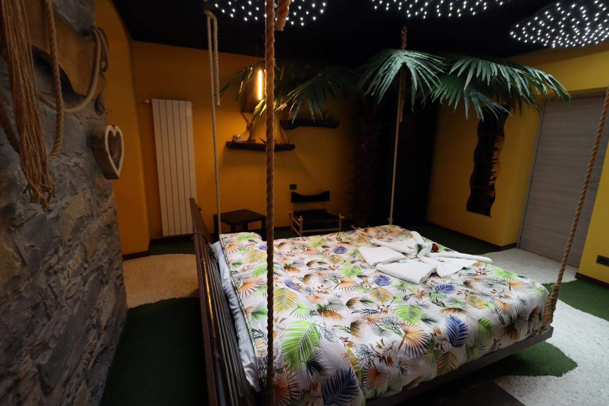 Thematic Rooms - Athema Atmosphere Триест Экстерьер фото