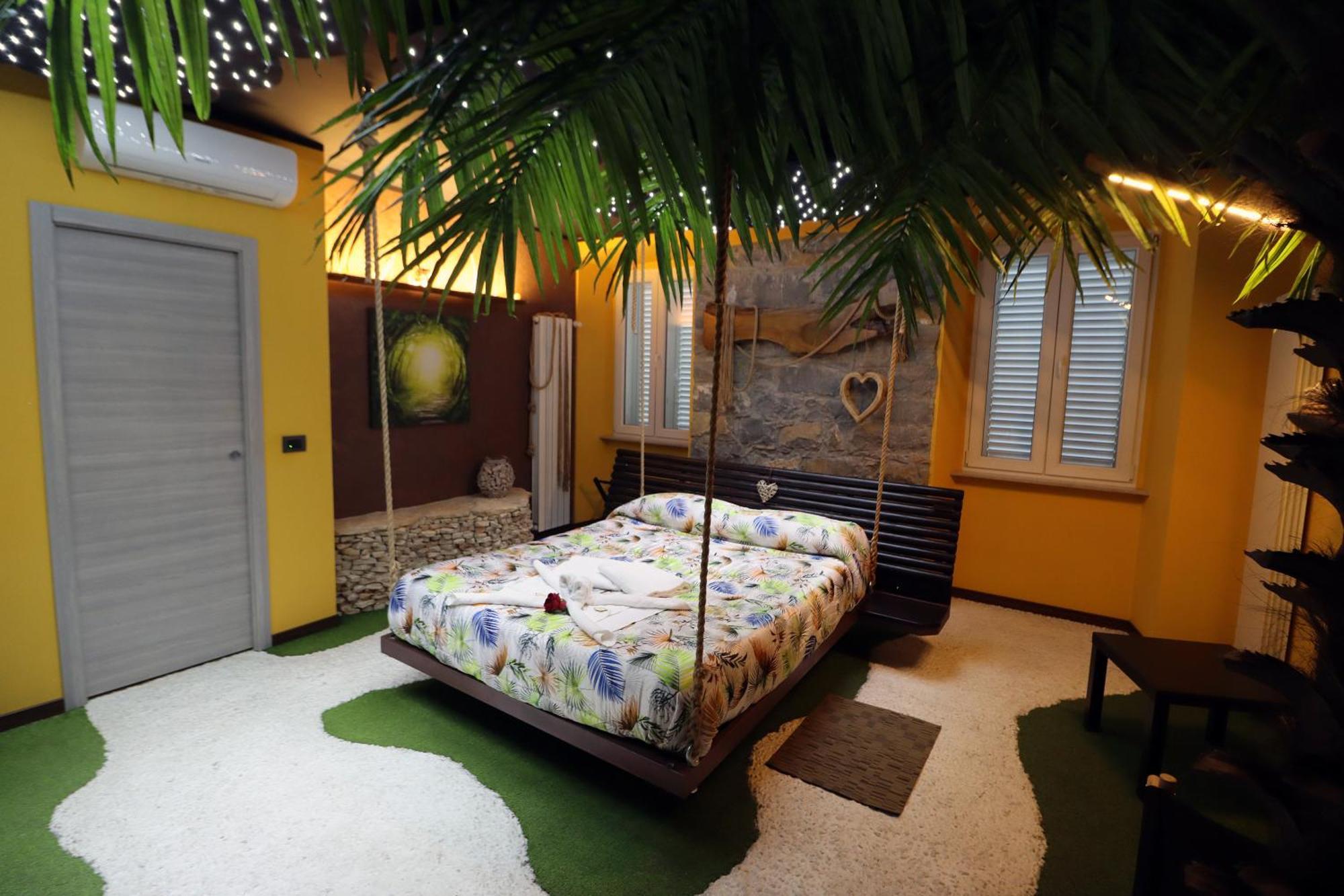 Thematic Rooms - Athema Atmosphere Триест Экстерьер фото