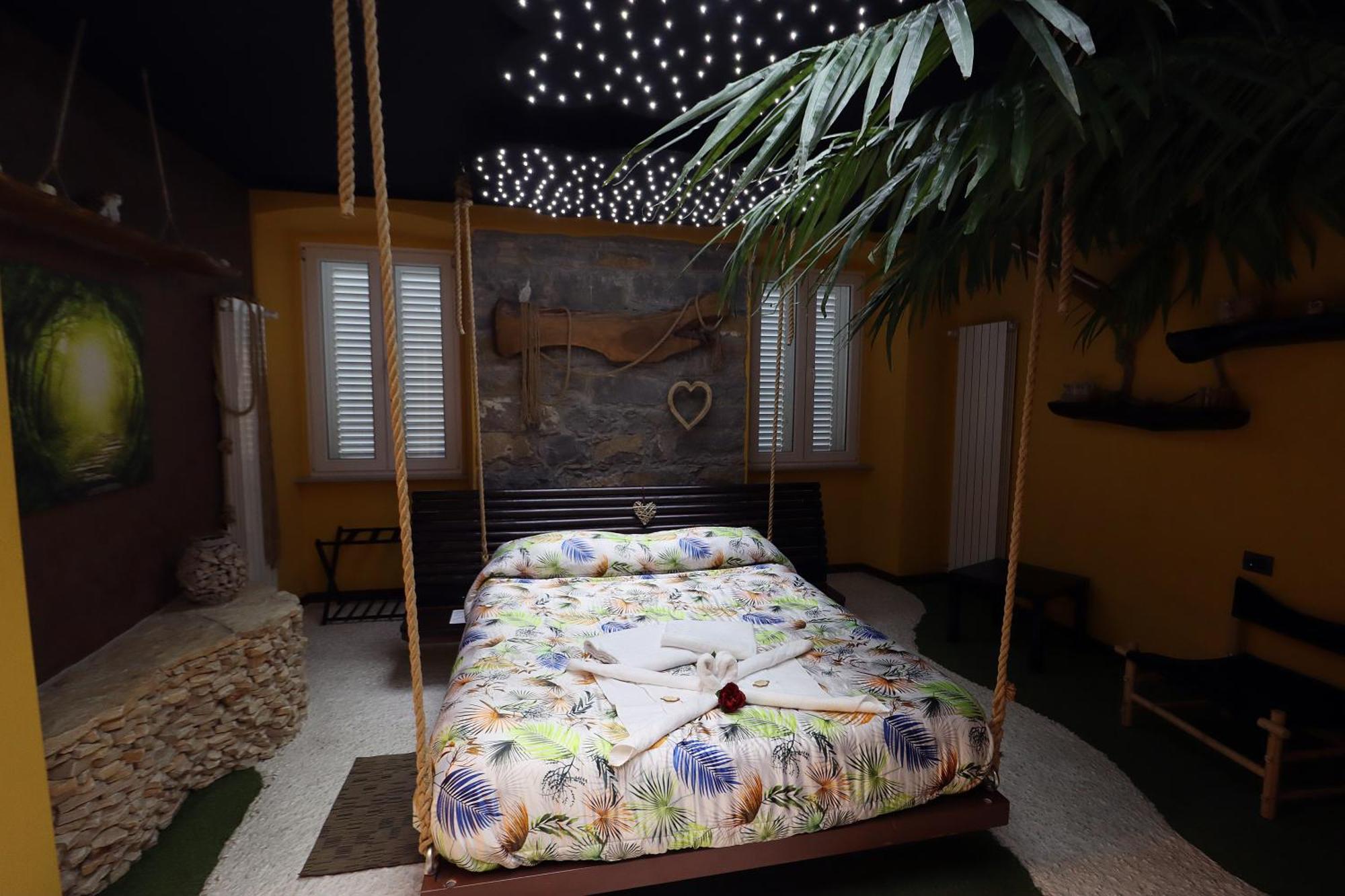 Thematic Rooms - Athema Atmosphere Триест Экстерьер фото